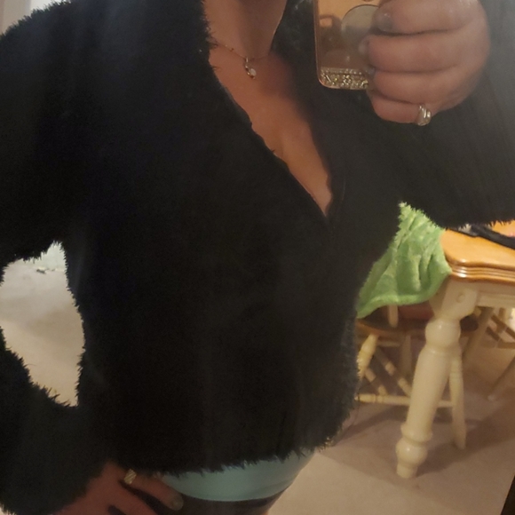 🔴Faux fur zip up sweater❄ - Picture 3 of 7